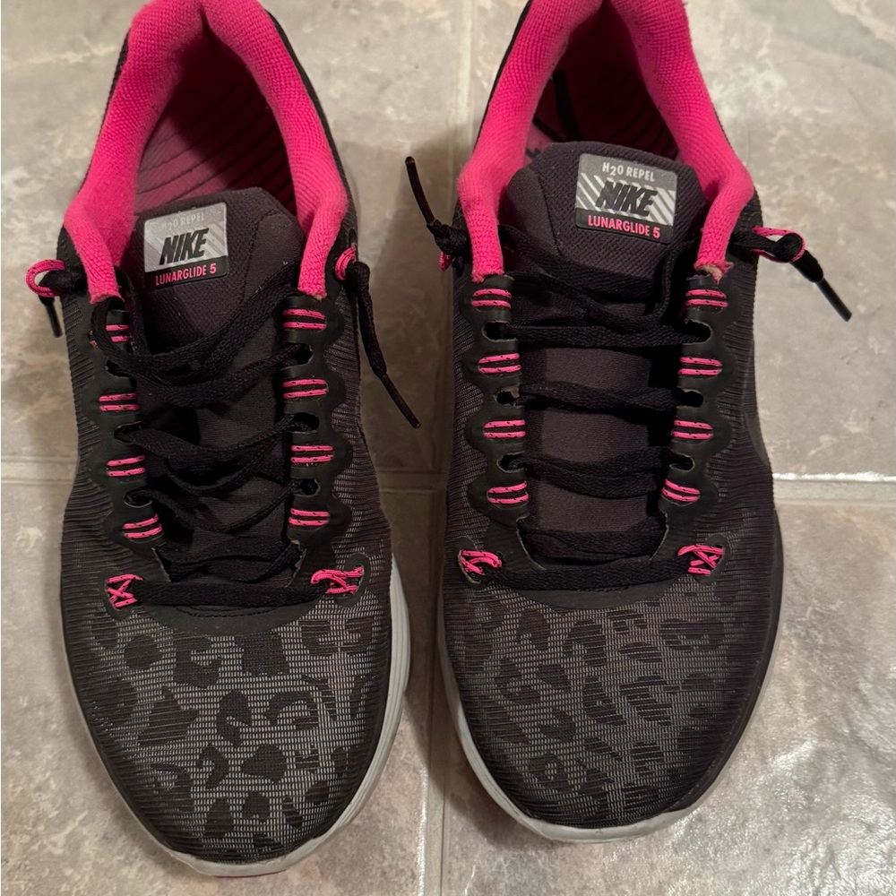 Nike Women's Black and Pink LunarGlide Sneakers